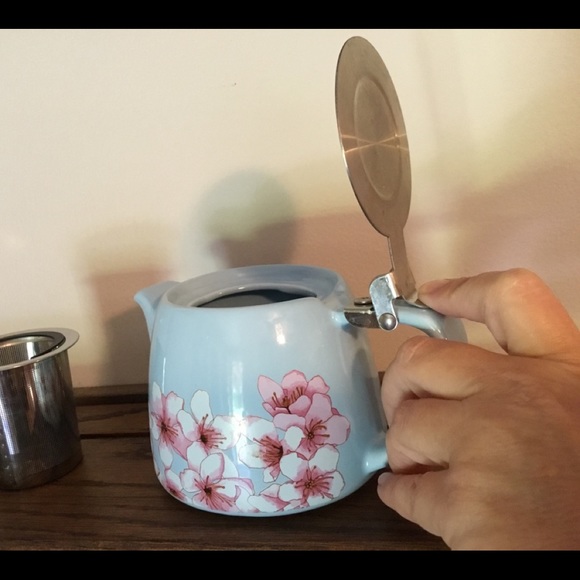 Fab Fit Fun ceramic flowered teapot - Picture 4 of 8